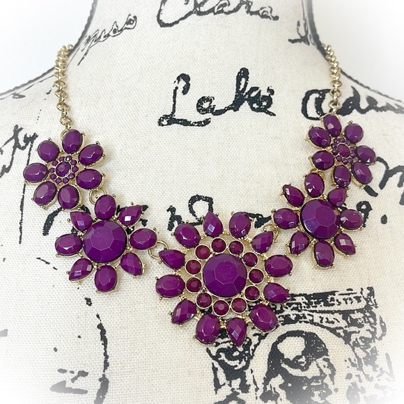 💕Beautiful Purple & Gold Statement Necklace💕 - Picture 7 of 7